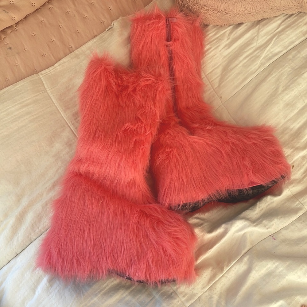 pink fuzzy y2k demonias!!